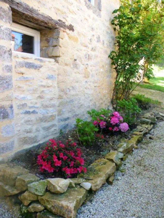 Charmante Maison Avec Piscine Partagee A Le Buisson-De-Cadouin Exterior foto